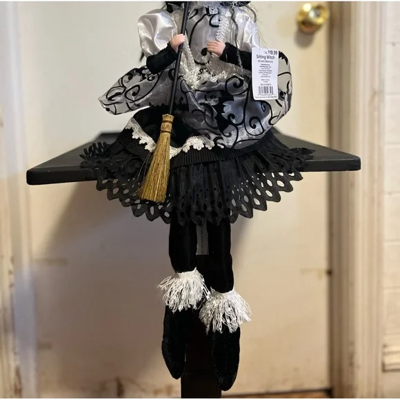 Sitting Witch - Picture 2 of 10